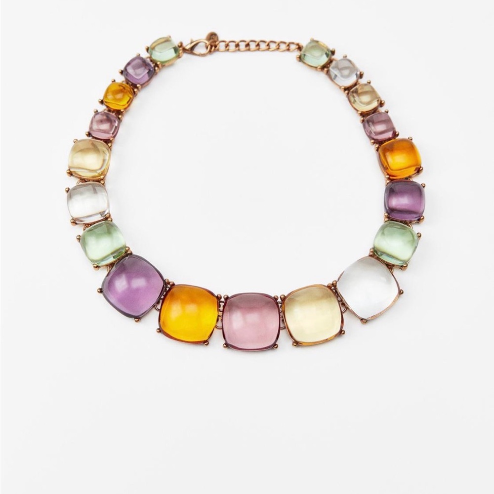 Cabochon Resin Necklace.
